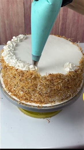 Toasted coconut cake that looks like it costs a lot #cakedesign #satisfying