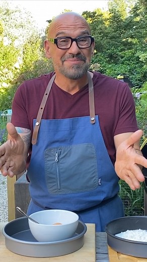 💡 Remember F.E.B. = Flour, Egg, Breadcrumbs. That's the standard order you should follow when breading chicken. #SymonDinners with Michael D. Symon > Saturday at 12|11c | Food Network