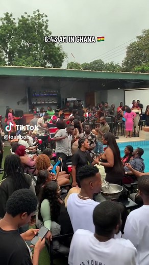 Experience the Vibrant Atmosphere at Oasis Lounge in Accra