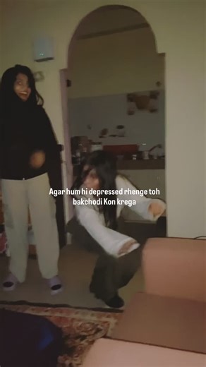 Raziya Laado on Instagram: "Hum paida hi huye bakch@di krne ke liye #funnydance #trendingreels #viralvideos #fyp"