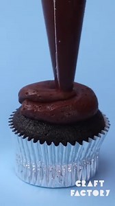 Check out this creative way to decorate your cupcakes this Autumn season! | Craft Factory