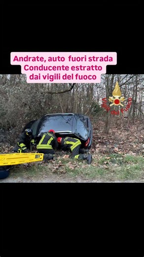🕓 Ore 17.50 ad Andrate di Fino Mornasco sulla provinciale 27. 🚒 Vigili del fuoco da Como per i soccorsi: auto fuori strada e poi ribaltata. Conducente incastrato, poi portato dall'ambulanza 🚑 al Sant'Anna in codice verde. Non è grave. | CiaoComo