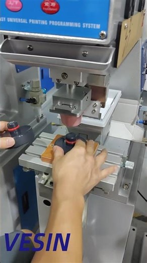 Show you how the pad printing machine works.High speed for high work efficiency.