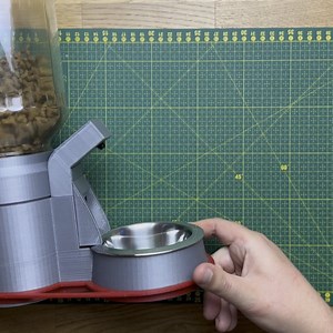 Automatic pet feeding (three types of feeders)