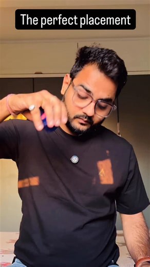 Vaibhav Pareek on Instagram: "📍 Product ≠ Location | Location ≠ Luck Where you sell is as important as what you sell. • Low price, high volume products need high footfall areas — more people, faster turnover. • High margin products don’t need crowds, they need the right crowd — high-paying footfall. • Aspirational luxury products (like smartphones or premium bags) often sell better when EMI removes price resistance. • New product launches demand visibility — crowded locations create awareness f