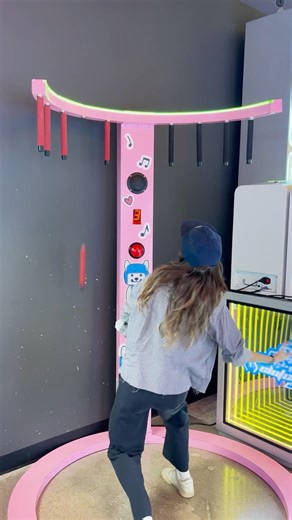 How does anyone do this!? #challenge #arcade