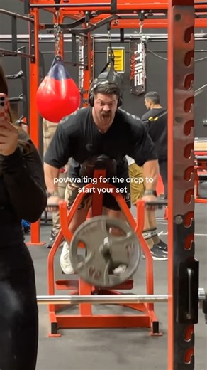 Brett & Danielle | Your Fave Gym Couple 﫶 on Instagram: "get in the zone #Gymcouple #gym #explorepage #gymmotivation #gymhumor #fyp #bodybuilding #gymcomedy #workoutwithme #gymgirl"