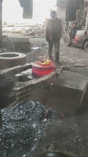 Heavy hammer hits metal with sparks and amazing sound#Forging #Satisfying#ASMR