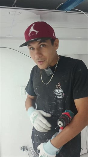 Cómo instalar un spot en cielo raso de PVC