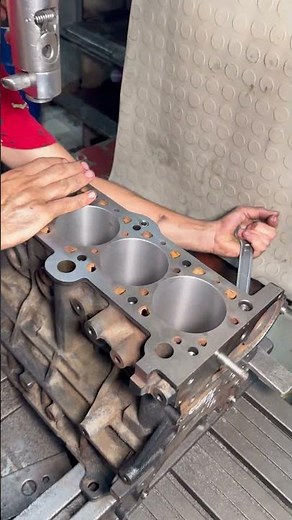 We are watching how engine rebuilding and honing is done on a 2008 Hyundai Accent 1.6 Doch Engine.