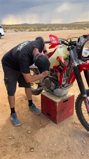 @johnnycampbell11x has the magic touch! Tuning the XR650R. The Baja 1000 is only a few weeks away 👀 | Skyler Howes 10