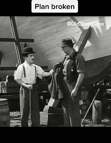 Historical Shipyard Labor: A Glimpse into 20th Century