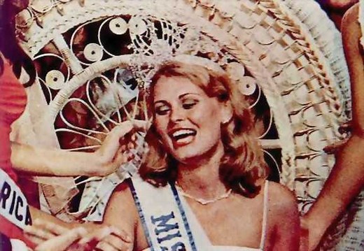 38K views · 711 reactions | VIDEO Exactly 46 years ago today Anne Marie Pohtamo of Finland was crowned Miss Universe 1975 The 24th Miss Universe pageant, was held on 19 July 1975 at the National Gymnasium in San Salvador, El Salvador. . . . . . . . . . . . . #misselsalvador #missuniverse1975 #missfinland #AnneMariePohtamo #beautyqueens Global Scandinavia Beauties @Miss Finland | Beauty Queens Pictures | Facebook