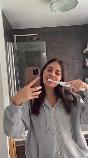 Morning routine with Brüush #bruush #webruush #keepitfruush #aestheticmorningroutine #oralcare #morningroutine #routine #morningroutineaesthetic #routineaesthetic #morningvibes #oralcaretips #oralcareisselfcare