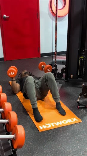 ⏱️ 5-Move Ab Killer! Build a stronger core, fast. This quick core day routine targets every part of your midsection. Master the Alternating Jackknife and feel the oblique fire from those Russian Twists! Finish strong with Suitcases and Flutter Kicks. Tag a friend who needs this! #coreday #absworkout #quickworkout #abs #fitnessmotivation