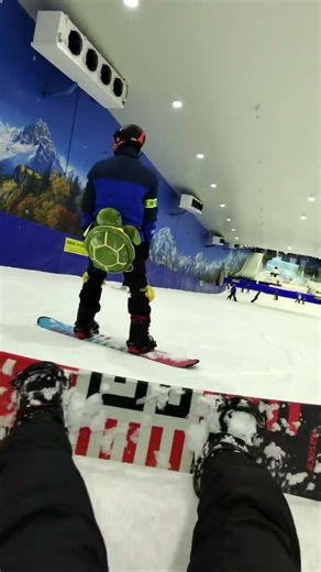 Ray-Ban Meta AI Glasses Capture: Snowboarding Beginners’ Funny Falls