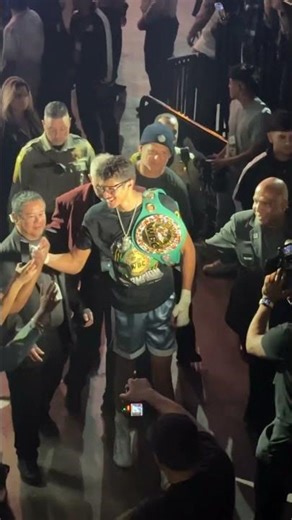 Fundora’s victory ring-walk. CONGRATULATIONS! 🥊 #fundorathurman #fundora #boxing