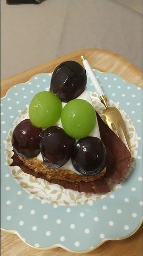 【シャトレーゼ】シャインマスカットとピオーネのフルーツボンブケーキ