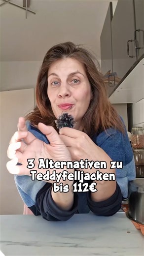 Anke Schmidt | Feel-Good Umweltschutz & Familie on Instagram: "Teddyfelljacken sind fast imme komplett aus Polyester, weil sich das besser "aufplauschen" lässt. Wären die zu 100% aus Baumwolle, könnten sie verklumpen oder verfilzen. Die Plüschigkeit bleibt nur da, wenn der Polyester-Anteil hoch ist. Die Jacken sollen ja lange halten, also macht das schon Sinn! #businesskleidung #teddyfell #businesslook #slowfashion #tallwomen"