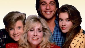 The Two Tonys – Who's the Boss? (Season 4, Episode 24) - Apple TV (CA)