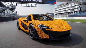 Vous ne devinerez jamais la composition de cette voiture de sport