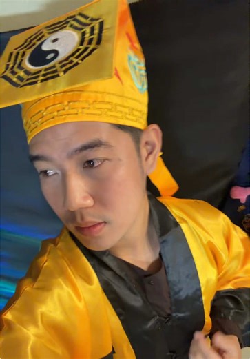 Video của CHUYỆN MA CHÚ 3 DUY (@chu3duy0305) với bản nhạc Hôn Vào Đây Đi - VSTRA & Tyronee