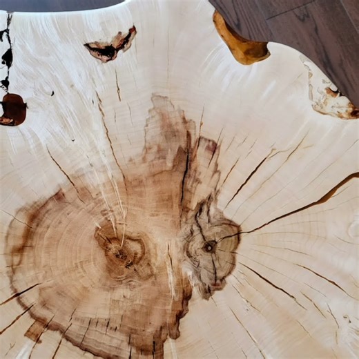 Coffee table made of maple in combination with amber epoxy Insta: Stol.chek