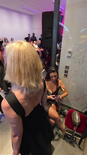 Sentez l’énergie du défilé Saber 🌈 Paris Fashion Week en direct #SaberPFW