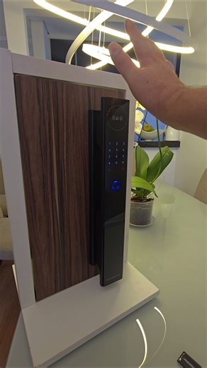 FECHADURA COM DESBLOQUEIO FACIAL, BIOMETRIA, CAMPAINHA, COM CAMERA, SENHA,APP COMP. ALEXA E GOOGLE