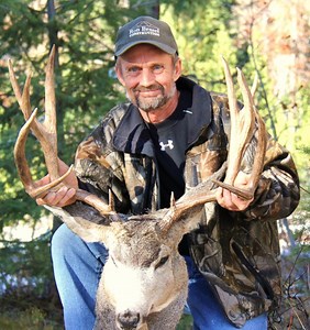 Idaho Trophy Deer Hunts - Guided backcountry hunts in remote wilderness