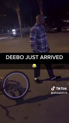 DEEBO JUST ARRIVED #friday #nextfriday #smokey #craig #dayday #fridayafternext #lastfriday #uncleelroy #bigworm #pinky #pinkyrecords #halloweencostume #besthalloweencostume