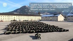 6.780 Liegestütze für den guten Zweck. 339 Soldatinnen und Soldaten aus Bischofswiesen nahmen die sportliche Herausforderung an und machten bei der 1 Million Liegestütz Challenge mit. Der Patenverband aus Österreich, das Jägerbataillon 26, hatte das Gebirgsjägerbataillon 232 nominiert. Für jeden Liegestütz geht ein Cent mehr an das UN-Kinderhilfswerk UNICEF. Der österreichische Youtuber Sascha Huber hat die Aktion ins Leben gerufen. /Maria (Film: Bundeswehr) #1millionliegestützechallenge #unicef