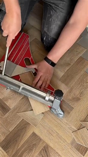 What turns a simple Vinyl Tile Cutter into a pro’s secret weapon? Accurate cutting guides, a tough aluminium base, a carbon steel blade, and smooth ball-bearing castors all packed into a lightweight design for easy, reliable performance. Have you tried it yet? 🔨 📷 @all_floor_one #Vinly #FlooringTools #ProfessionalInstaller #FloorFitter | Roberts UK