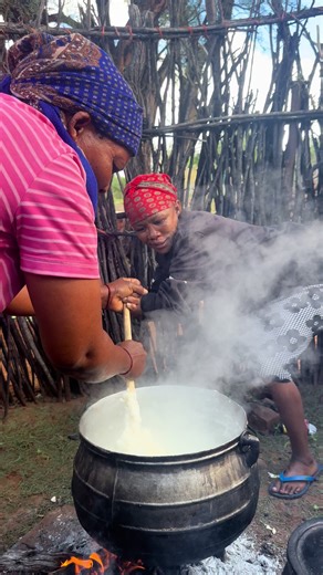 Last year December found me in the arms of the bush in Botswana ,not in a fancy lodge, not under city lights, but among the wise bushmen who know that the earth itself is the first supermarket. 🌍🚴‍♂️ After a whole year of cycling, my legs had stories to tell and my stomach had complaints to file. But when I reached the village, I discovered something deeper than cycling itself,,,,,Love and compassion. So i launched a humble campaign not with big offices or long meetings, but with big hearts. T