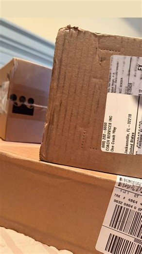 Scam alert‼️ 🚨 I want you to know about this scam going around. I keep ordering gifts for my family, but what is actually being delivered, are gifts for myself. So scary!! Be careful out there! #gladnoonewashurt #gifting #thethoughtthatcounts | Erin Adkinson