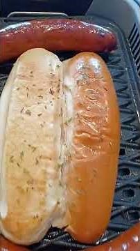 How to make an Easy Smoked Sausage Chili Dog #michelethespicyqueen #SmokedSausageChilliDog