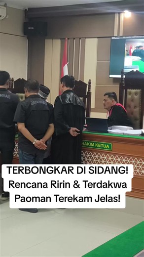 CCTV TIDAK BISA BOHONG! 🎥💥 ​Sidang kasus Tragedi Paoman makin memanas! Fakta mengejutkan terkuak setelah deretan rekaman CCTV dibuka di depan hakim. Sepanjang malam kejadian, hanya ada pergerakan dua orang terdakwa yang terekam jelas. ​Mulai dari momen Ririn mengajak korban (Budi) ke tokonya, sampai detik-detik mengerikan saat korban yang sudah terbungkus terpal diangkut menggunakan mobil pick-up. ​Merinding! Semua perbuatan keji malam itu akhirnya terbongkar terang-benderang. Kawal terus kasu