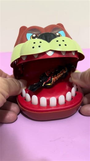 The angry dog want to eat mars chocolate #asmr #viral #short