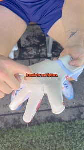 Built for Patriots! 🇺🇸 Our brand new USA Beast 3.0! 🖐 Become the BEAST of the Best! With the USA Beast 3.0 we have developed an incredibly strong glove for you. Because goalkeeping is not for everyone and you need a glove that provides everything you want! ✅ Punching Zone with silicone lines ✅ 4mm Gecko Grip for absolute Grip Dominance ✅ Ultra-lightweight and breathable Mechano Backhand ✅ Ultra comfortable fit due Hybrid Cut No matter what happens - with the new T1TAN USA BEAST 3.0 you always