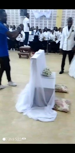 voici comment le Dieu que nous adorons étonne ces enfants,au vivant de leur maman, Dieu nous disait qu'il va visiter ces enfants, ; voici le 4eme mariage à l' intervalle de 4 ans, donc, Dieu ne trompe pas,il est fidèle à ses promesses, | Françoise Masota