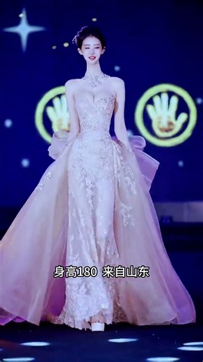 白欣禾，来自山东，全球联合国小姐中国总冠军#气场全开女王范 #好身材好气质 #秀场直击 #选美冠军#model #模特#时尚#fashion#beauty #beautiful #質感女孩