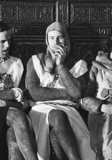 Monty Python: Almost the Truth (The Lawyer's Cut) S01:E04 - The Ultimate Holy Grail Episode