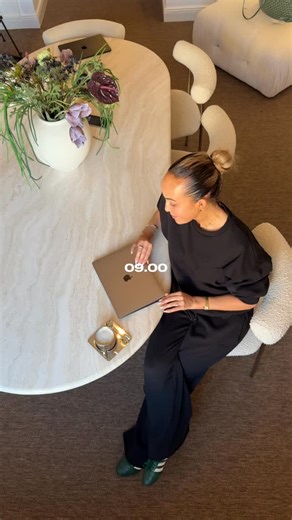 Tan By Klara🖤 on Instagram: "Reklam för @ninjakitchennordics - Jag vill alltid börja min dag med en god kopp kaffe och nu, har jag steppat upp mitt kaffe-game kan jag säga. För det första hur snygg är inte den här maskinen??? & den levererar också 10/10 kaffe!! Man kan till och med göra islatte DRÖÖÖM!!! Kaffemaskinen är från Ninja kitchen och heter Ninja Luxe Café Pro expresso machine☕️✨ #ninjaluxecafe"