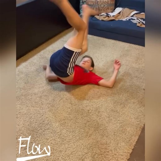 🚨 Attention Catchers! 🚨 Introducing our Catchers Flows program, designed to take your game behind the plate to the next level! 🎯 We’re focusing on movement and athleticism to help you improve every aspect of your catching skills—whether it’s blocking, framing, or quick throws, Catchers Flows will get you there. Get ready to move better, react faster, and stay at the top of your game! Let’s Flow! 🌊 Learn more 👉 www.baseballtlows.com #travelbaseball #baseballtraining #hittingdrills #prospectd