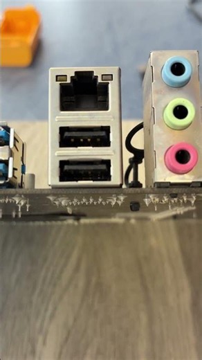 USB 2.0 vs. USB 3.0: The Speed and Power Difference! ⚡️