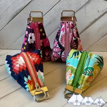 ❤️These Key Fob Pouch are perfect for holding the many small, think coins, money, chapstick, keys, etc... They are also incredibly cute to boot, and make for wonderful little gifts! ✨ https://www.serendipitydiy.com/products/cute-key-pouch-template-set-with-instructions?st= | Vivian sewing