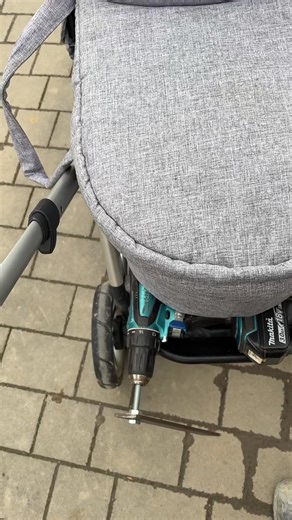 … wenn du Baby-Dienst hast, aber noch was für die Baustelle vorbereiten willst 💁🏼‍♂️😁 #baby #schrauber #makita #galabau😅💪💚❤ #fyp #viral
