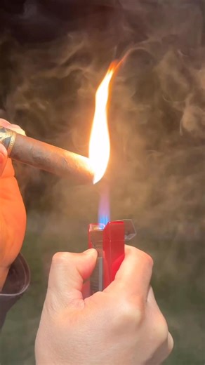 Drew Estate Undercrown 10 Robusto - ASMR Cigar Cut & Light