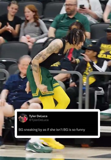 BG tried her best to be incognito 😂 (via @Baylor Women’s Basketball, h/t TylerDeLuca/x) #brittneygriner #baylorwbb #basketball