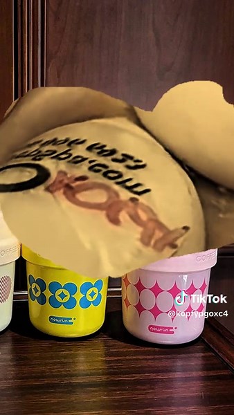 Squeeze Acne: Satisfying Pimple Removal Techniques